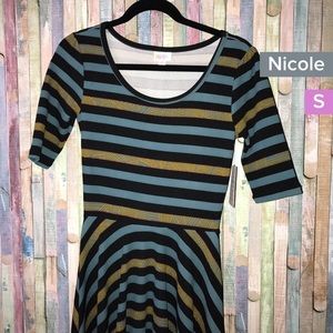 Lularoe Nicole Dress Small (NWT)